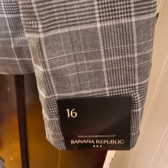 Gray Plaid Banana Republic Women's Blazer, Size 16, Brand New Jacket - Picture 2 of 6